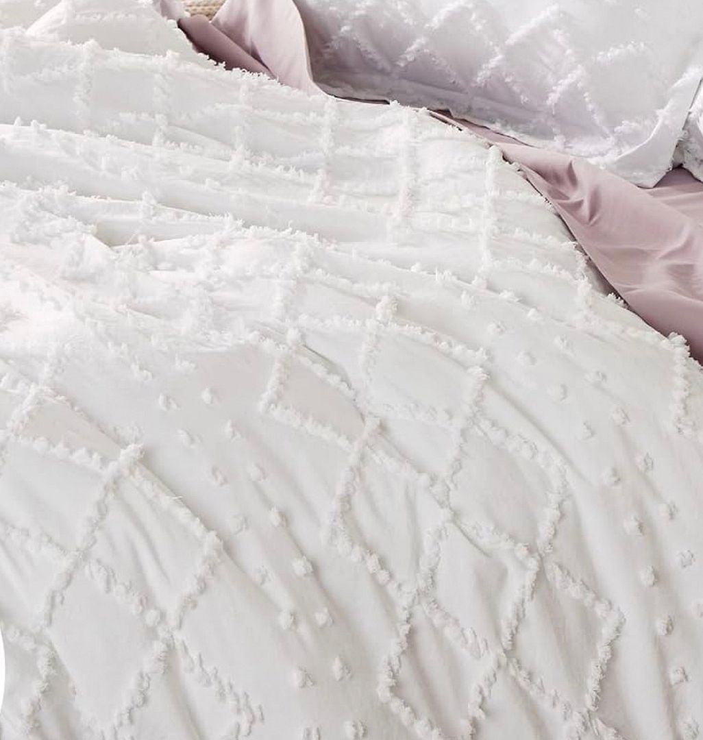 Hudson Tufted Embroidery Quilt Cover Set – White – Queen